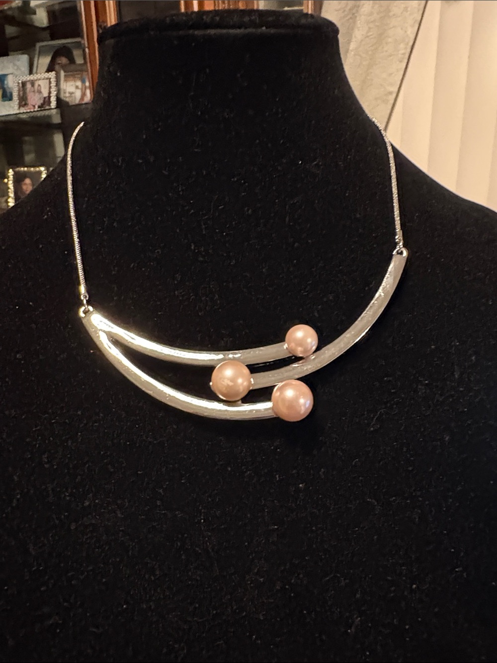 Elegant Silver Collar Necklace with Pink Pearl Accents New